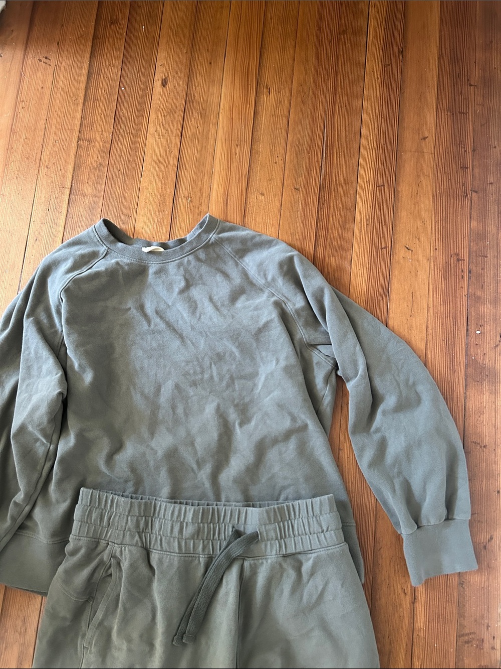 Pact green lounge set